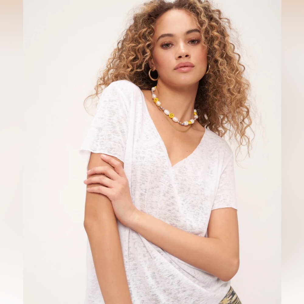 Mudd textured white v neck shirt